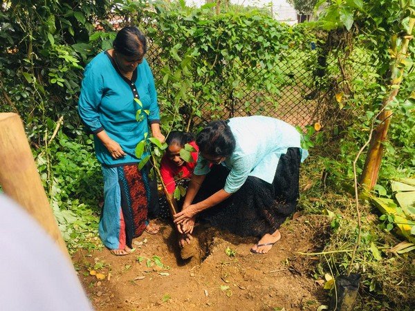 A tree planting program at "Sanhinda" Elderly Daycare Center (2024-06-06)